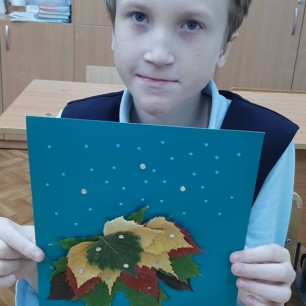 «ЗОНТИК ИЗ ОСЕННИХ ЛИСТЬЕВ СО СТРАЗАМИ»