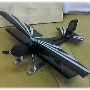 Пилотажная радиоуправляемая модель самолета