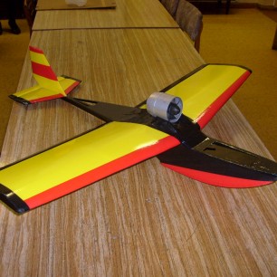 Модель самолета с импеллерной установкой