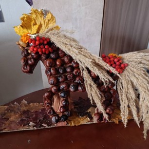 "Лошадка из каштанов"