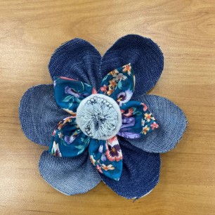 Цветок -Брошь для мамы.