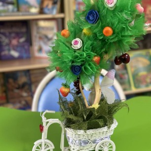 Яркое дерево