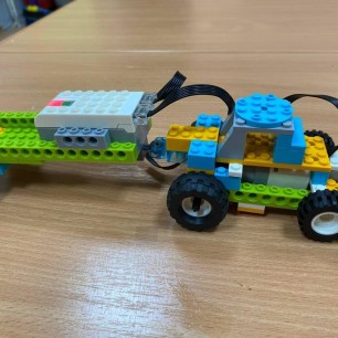 Тягач с полуприцепом "Бамблби"