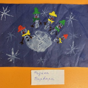 Веселые снеговики