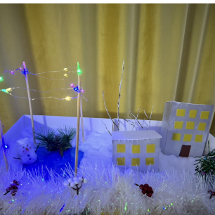 Первый снег, первый снеговик