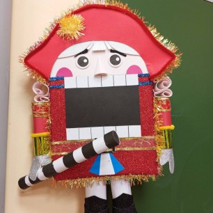 "Полицейский-Щелкунчик"