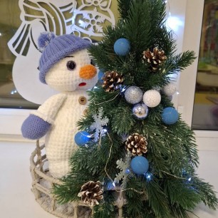 "Снеговик в лесу"