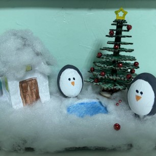 Пингвины у Елки