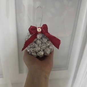 Блестящий новогодний шар