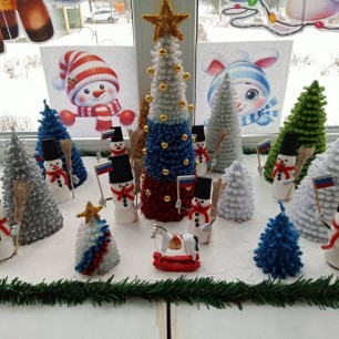 "Каждому Снеговику по елке!"