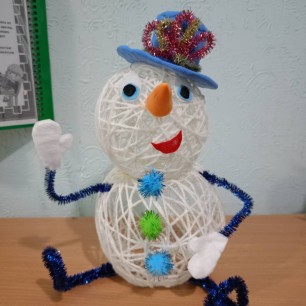 Весёлый снеговик