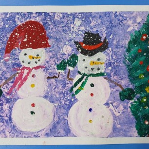 Снеговички и ёлка.