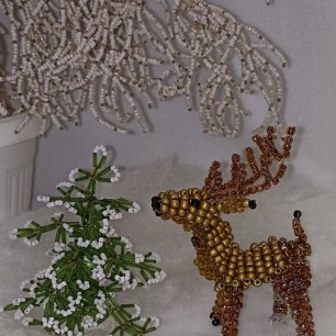 Олень в зимнем лесу