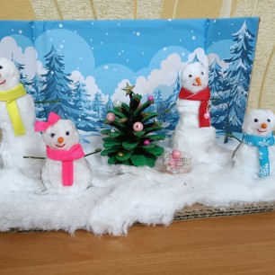 Семья снеговиков