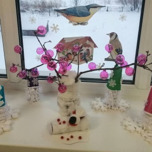 Гномики в зимнем саду.