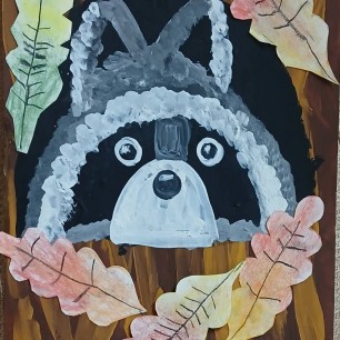 Енот в дупле. Осень