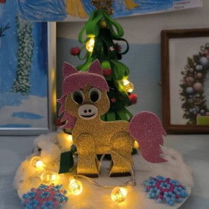 Новогодняя лошадка