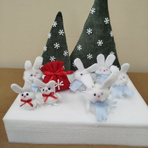 Зайцы на полянке