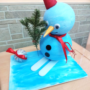 Весёлый снеговичок