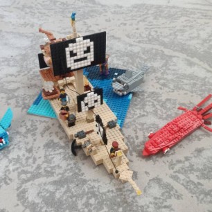 Пираты и морские чудища