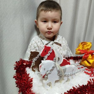 Тройка лошадей с санями