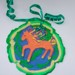 декоративный барельеф-символ года"Лошадка"