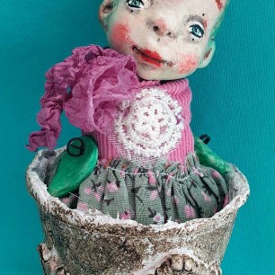 Цветочек в горшочке подрастает