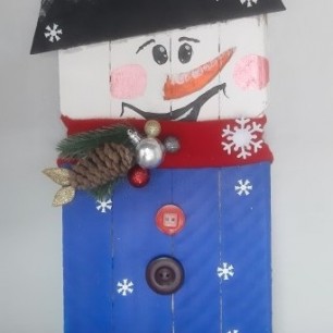 Веселый снеговик