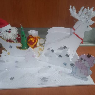 Дед Мороз спешит на праздник.