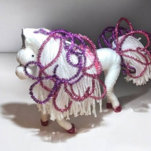 Лошадь-символ года