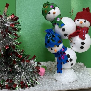 Снеговики - акробаты