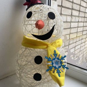 Веселый снеговик