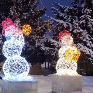 "Снеговики у ёлки"