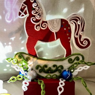 Красная огненная лошадь