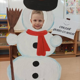 Весёлый снеговик