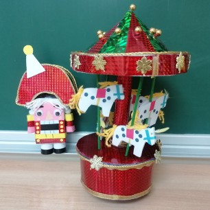 "В прекрасное будущее на лошадках"