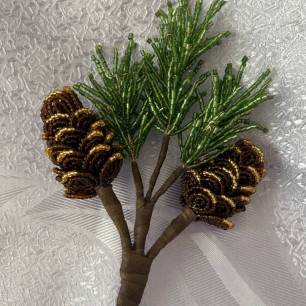Еловая веточка из бисера