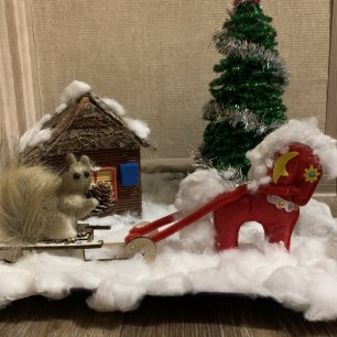 Праздник к нам стучится