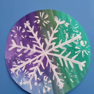 Снежинка в танце вальса