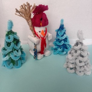 Снеговик потерялся в лесу