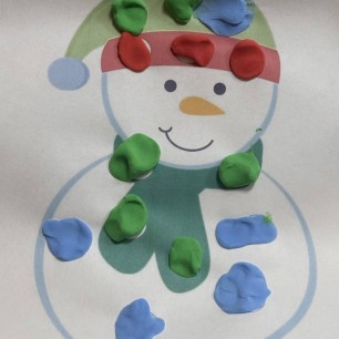 Праздничный снеговик