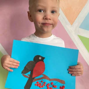 Снегирь на ветке