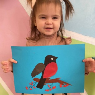 Снегирь на ветке