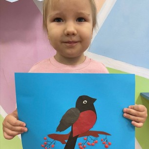 Снегирь на ветке