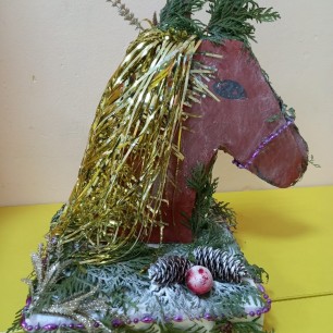 Лошадка новогодняя