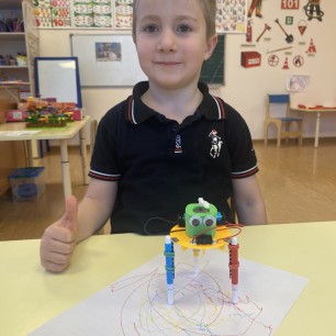 рисующий робот