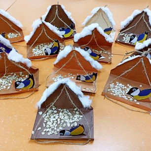 Угощайтесь, не стесняйтесь, мы вам, птицы, рады!