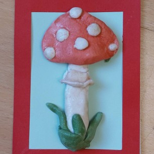 Мухомор в лесу