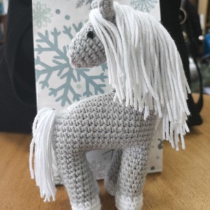 Снежная лошадка