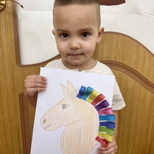 Лошадка с вьющейся гривой